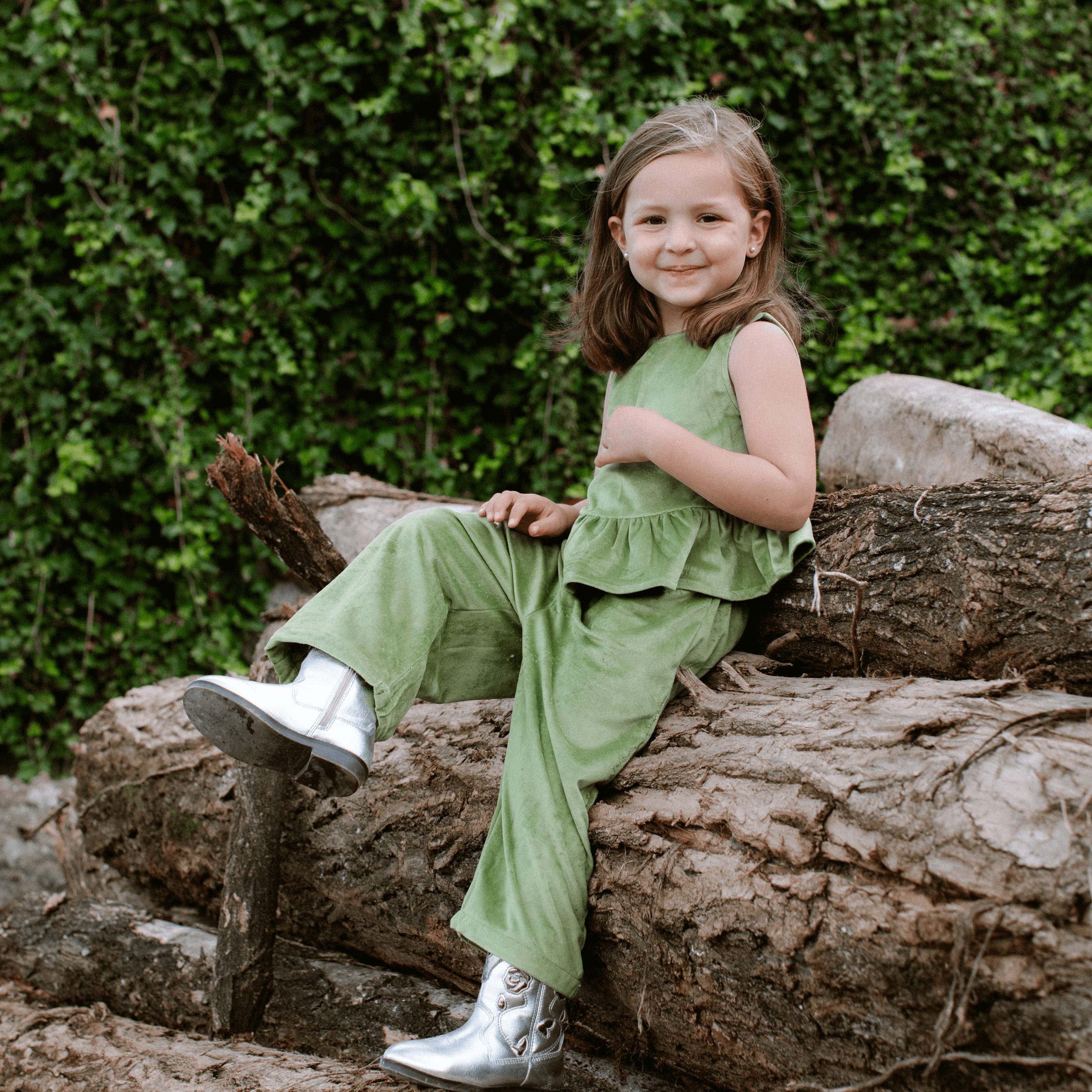 Top Christmas Outfits for Kids' Family Photo Styling